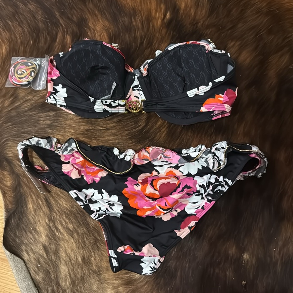NWT Victoria secret bikini - Picture 3 of 4